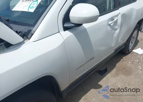 2016 Jeep Compass Latitude z USA, uszkodzony, nr VIN 1C4NJCEA5GD636616